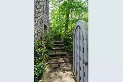 2100 West Wesley Road, Atlanta, GA 30327 - Photo 15