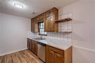 1364 W Prospect Dr, Lawrenceville, GA 30043 - Photo 7