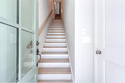 912 Brees Court, Atlanta, GA 30318 - Photo 9