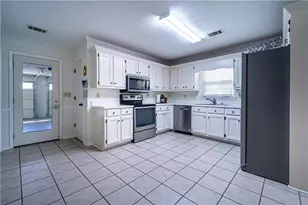 910 Burning Bush Dr, Loganville, GA 30052 - Photo 7