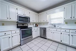 910 Burning Bush Dr, Loganville, GA 30052 - Photo 9