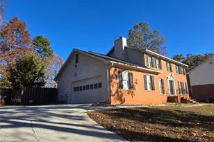 639 Royal Abbey Dr, Stone Mountain, GA 30088 - Photo 3