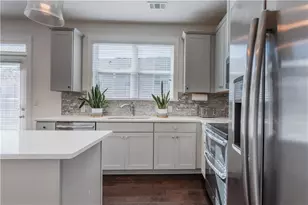 558 Arbor Crowne Dr, Lawrenceville, GA 30045 - Photo 9