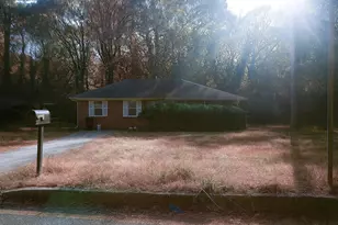 1394 Oakview Cir, Forest Park, GA 30297 - Photo 1