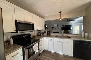 2104 Queen Anne Ct, Sandy Springs, GA 30350 - Photo 5