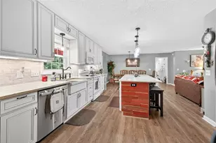 5867 Meadow View Ln, Flowery Branch, GA 30542 - Photo 13