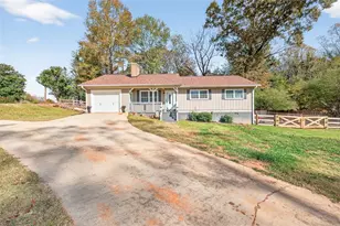 5867 Meadow View Ln, Flowery Branch, GA 30542 - Photo 1