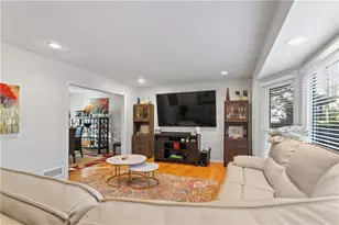 5353 Seaton Way, Dunwoody, GA 30338 - Photo 3