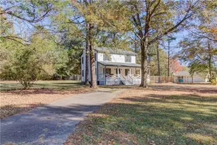 310 Lewis Cir, Commerce, GA 30529 - Photo 3