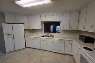 235 Monmouth Dr, Fayetteville, GA 30214 - Photo 3