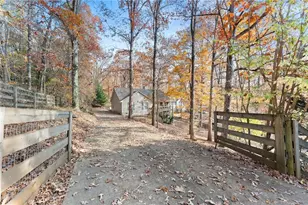 5109 Peach Mountain Cir, Gainesville, GA 30507 - Photo 3