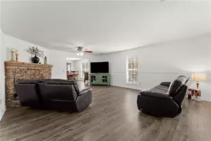 5109 Peach Mountain Cir, Gainesville, GA 30507 - Photo 9