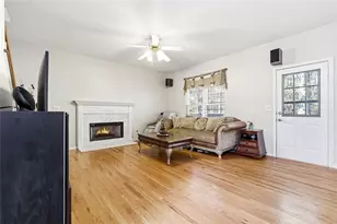 2262 Silver Fox Ln, Buford, GA 30519 - Photo 5