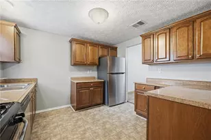 5323 Tracey Dr, Stone Mountain, GA 30088 - Photo 17