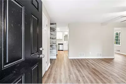 930 Kings Court, Woodstock, GA 30189 - Photo 3