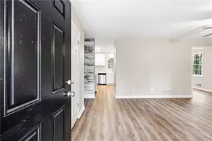 930 Kings Ct, Woodstock, GA 30189 - Photo 3