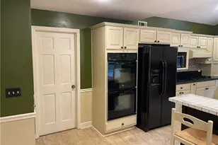 920 Sugar Creek Dr, Conyers, GA 30094 - Photo 5