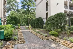 2910 Clairmont Road NE, Atlanta, GA 30329 - Photo 17