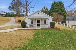 8525 Lanierland Farms Dr, Gainesville, GA 30506 - Photo 3