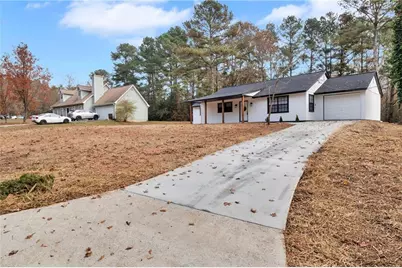 9056 Chestnut Lake Drive, Jonesboro, GA 30236 - Photo 3