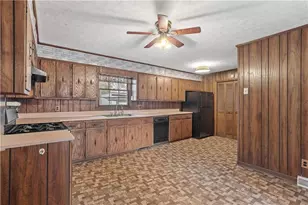 201 Crestmont Dr, Calhoun, GA 30701 - Photo 11