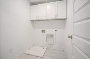 352 Davis St, Monroe, GA 30655 - Photo 17