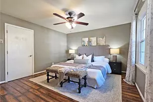 136 Peachtree Memorial Dr NW, Atlanta, GA 30309 - Photo 9