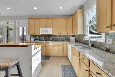 2412 Retreat Close, Marietta, GA 30066 - Photo 11