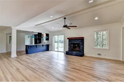 6085 Glenridge Drive, Sandy Springs, GA 30328 - Photo 9