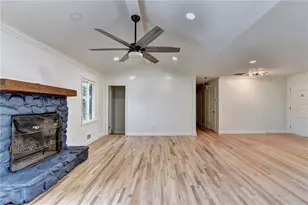 6085 Glenridge Dr, Sandy Springs, GA 30328 - Photo 11