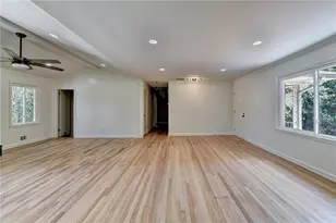 6085 Glenridge Dr, Sandy Springs, GA 30328 - Photo 7