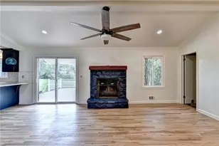 6085 Glenridge Dr, Sandy Springs, GA 30328 - Photo 11