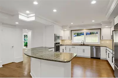 1092 Norwich Circle NE, Atlanta, GA 30324 - Photo 13