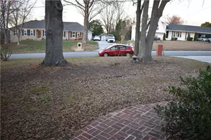 2479 Kingsland Dr, Dunwoody, GA 30360 - Photo 5