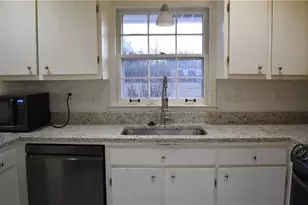 2479 Kingsland Dr, Dunwoody, GA 30360 - Photo 17