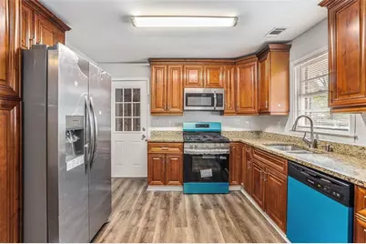 4229 Rockbridge Heights Drive, Stone Mountain, GA 30083 - Photo 9