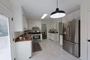 2810 Creekwood Ln, Lawrenceville, GA 30044 - Photo 9