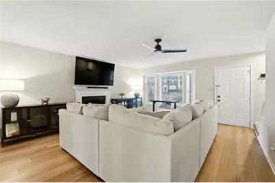 645 Anderson Walk, Marietta, GA 30062 - Photo 5