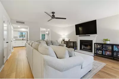 645 Anderson Walk, Marietta, GA 30062 - Photo 3