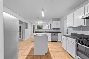 498 Pecan Wood Cir, Fairburn, GA 30213 - Photo 7