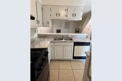 535 Prince Of Wales, Stone Mountain, GA 30083 - Photo 9