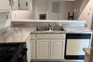 535 Prince of Wales, Stone Mountain, GA 30083 - Photo 9