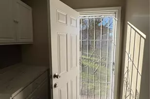 888 T P Burruss Sr Dr SW, Atlanta, GA 30314 - Photo 13