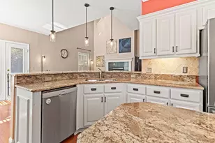 10530 Branham Fields Rd, Johns Creek, GA 30097 - Photo 27