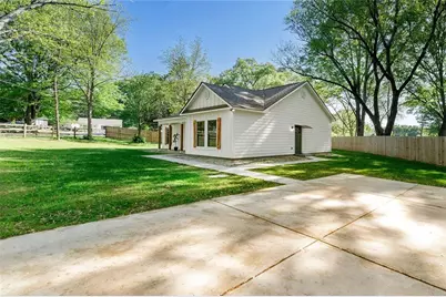 1921 Hazelwood Drive SE, Marietta, GA 30067 - Photo 19