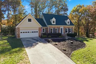 2334 Pine Point Dr, Lawrenceville, GA 30043 - Photo 3