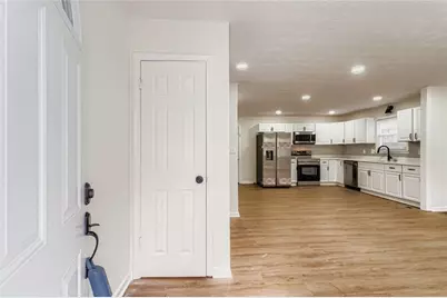 862 Sheppard Way, Stone Mountain, GA 30083 - Photo 3