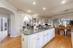 10190 Oxford Mill Dr, Johns Creek, GA 30022 - Photo 17