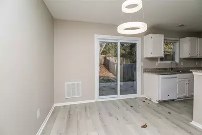 5707 Wells Circle, Stone Mountain, GA 30087 - Photo 5