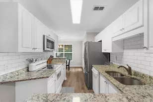 123 Streamside Dr, Roswell, GA 30076 - Photo 17